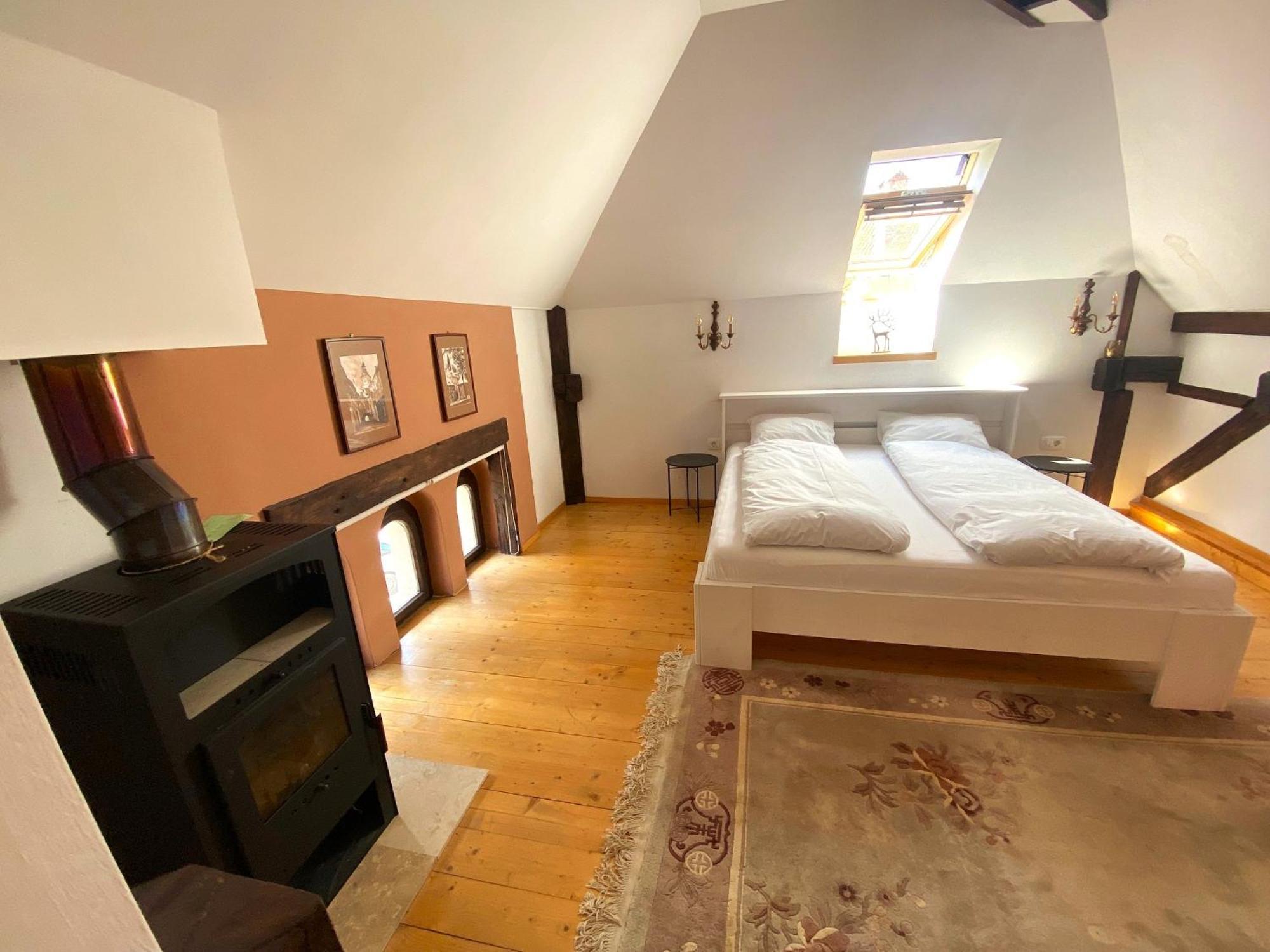 Rose'S Oldtown Apartment Braşov Extérieur photo